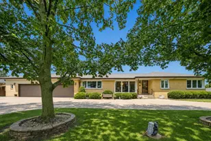 8231 W Berwyn Ave, Chicago, IL 60656 - Photo 1