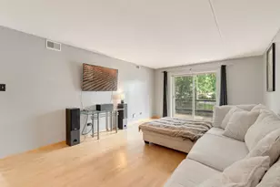 512 Redondo Dr, Downers Grove, IL 60516 - Photo 3