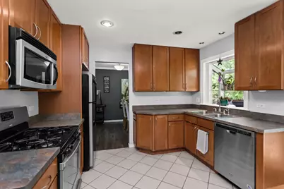 228 N Walnut Lane, Schaumburg, IL 60194 - Photo 9