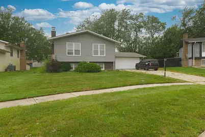 18920 S Maple Avenue, Country Club Hills, IL 60478 - Photo 1