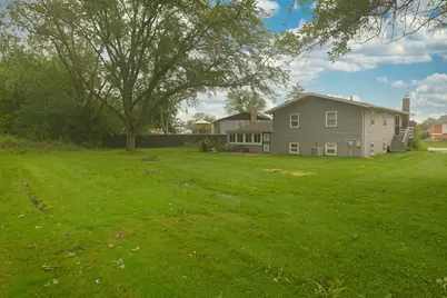 18920 S Maple Avenue, Country Club Hills, IL 60478 - Photo 3