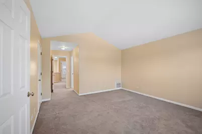 946 Cynthia Lane, Lake in the Hills, IL 60156 - Photo 15