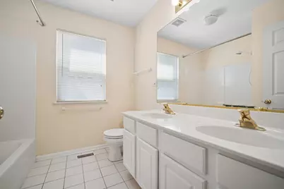 946 Cynthia Lane, Lake in the Hills, IL 60156 - Photo 13