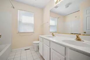 946 Cynthia Ln, Lake in the Hills, IL 60156 - Photo 13