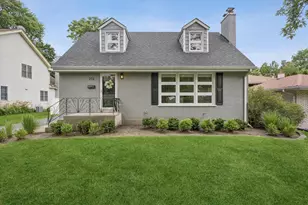 212 N Jackson Rd, Clarendon Hills, IL 60514 - Photo 1