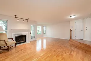 1891 Fox Run Dr, Elk Grove Village, IL 60007 - Photo 9