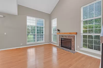 17867 W Braewick Road, Gurnee, IL 60031 - Photo 9