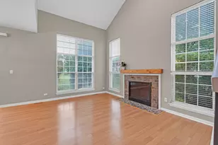 17867 W Braewick Rd, Gurnee, IL 60031 - Photo 9