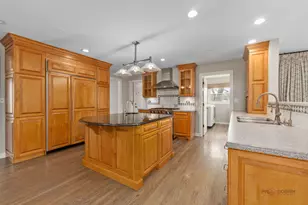 2326 W Weathersfield Way, Schaumburg, IL 60193 - Photo 7