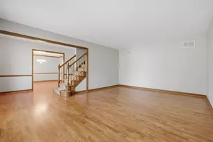 2528 Sun Valley Rd, Lisle, IL 60532 - Photo 5