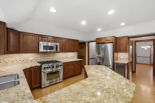 2528 Sun Valley Rd, Lisle, IL 60532 - Photo 13