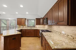 2528 Sun Valley Rd, Lisle, IL 60532 - Photo 11