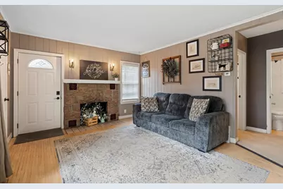 822 N Madison Street, Woodstock, IL 60098 - Photo 5