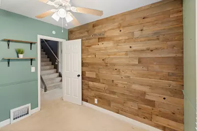 822 N Madison Street, Woodstock, IL 60098 - Photo 17