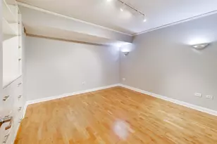 201 N Westshore Dr, Chicago, IL 60601 - Photo 23