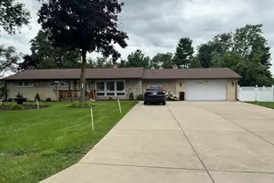 130 Birchwood Rd, Northbrook, IL 60062 - Photo 1