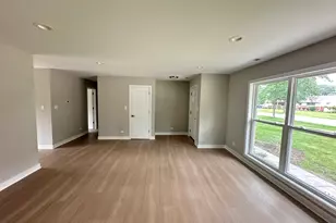 38 Evergreen St, Elk Grove Village, IL 60007 - Photo 7