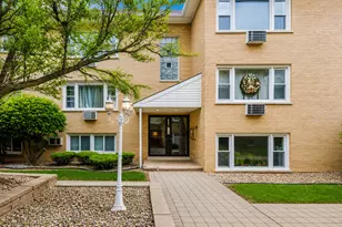 6634 W 95th St, Oak Lawn, IL 60453 - Photo 3