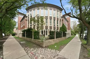 1521 S Indiana Ave, Chicago, IL 60605 - Photo 1
