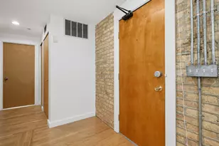 136 Clyde Ave, Evanston, IL 60202 - Photo 3