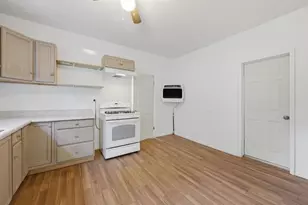 10560 S Edbrooke Ave, Chicago, IL 60628 - Photo 7