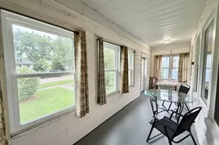 319 Oak St, Elgin, IL 60123 - Photo 5