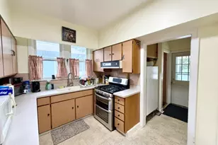 319 Oak St, Elgin, IL 60123 - Photo 13