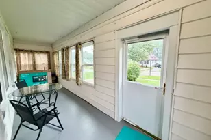 319 Oak St, Elgin, IL 60123 - Photo 3