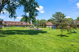 765 Grove Dr, Buffalo Grove, IL 60089 - Photo 17