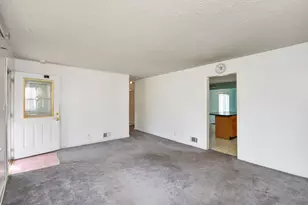 1016 W King St, Decatur, IL 62522 - Photo 9