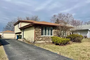 355 Pearson Cir, Naperville, IL 60563 - Photo 1