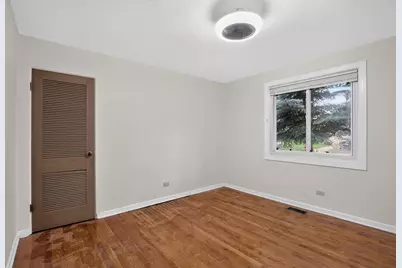 9231 N Lowell Avenue, Skokie, IL 60076 - Photo 11