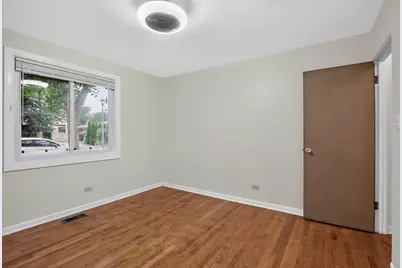 9231 N Lowell Avenue, Skokie, IL 60076 - Photo 9