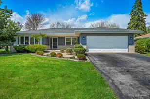 662 Orchard Ct, Roselle, IL 60172 - Photo 1