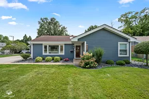 6907 W 111th Pl, Worth, IL 60482 - Photo 1