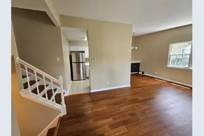 210 Redwood Court, Vernon Hills, IL 60061 - Photo 3