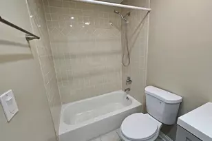 210 Redwood Ct, Vernon Hills, IL 60061 - Photo 15
