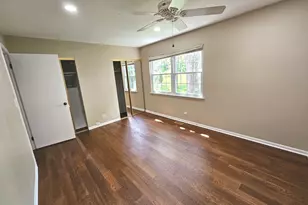 210 Redwood Ct, Vernon Hills, IL 60061 - Photo 17