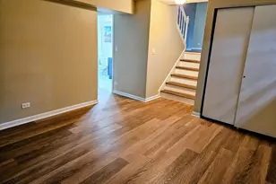 210 Redwood Ct, Vernon Hills, IL 60061 - Photo 23
