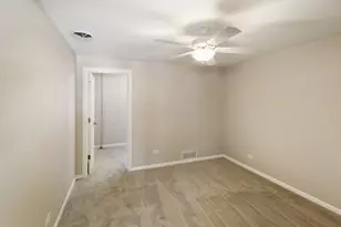 2226 Marshall Pkwy, Waukegan, IL 60085 - Photo 29