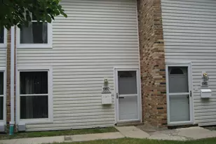 1980 Huntington Blvd, Hoffman Estates, IL 60169 - Photo 3