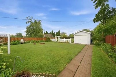 8600 Menard Avenue, Burbank, IL 60459 - Photo 3