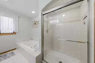 8600 Menard Ave, Burbank, IL 60459 - Photo 25