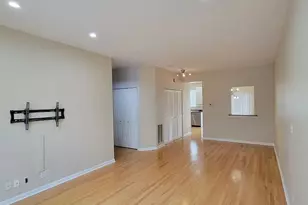 11S505 Rachael Ct, Willowbrook, IL 60527 - Photo 9