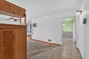 15719 Kenwood Ave, South Holland, IL 60473 - Photo 7