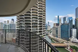 300 N State St, Chicago, IL 60654 - Photo 13