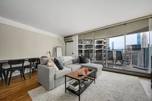300 N State St, Chicago, IL 60654 - Photo 3