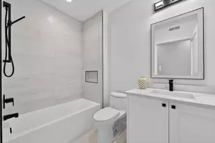1347 W Grand Ave, Chicago, IL 60642 - Photo 15