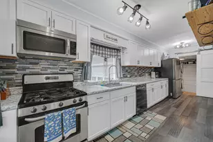 909 Pershing Dr, Wauconda, IL 60084 - Photo 7
