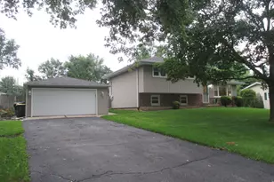 23W554 Burdette Ave, Carol Stream, IL 60188 - Photo 3